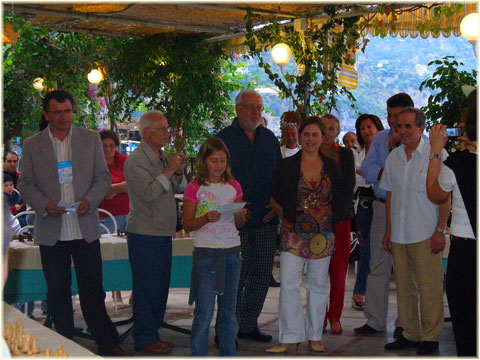 Saluti dalla comunità ungherese a Judit Polgar, a destra il presidente organizzatore Giulio Gargiulo