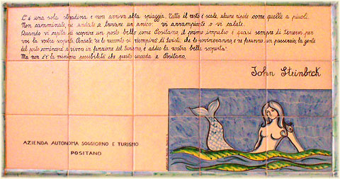 C'è una sola stradina e non arriva alla spiaggia, tutto il resto è scale, alcune ripide come quelle a pioli. Non camminate, se andate a trovare un amico, vi arrampicate o vi calate. Quando vi capita di scoprire un posto bello come Positano, il primo impulso è quasi sempre di tenervi per voi la vostra scoperta, pensate, Se lo racconto si riempirà di turisti che lo rovineranno e ne faranno un passeraio, la gente del posto comincerà a vivere in funzione del turismo e addio alla vostra bella scoperta. Ma non c'è la minima possibilità che questo succeda a Positano.
JOHN STEINBACK - Scrittore